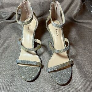 Kelly & Katie Courtney Silver Sparkle Wedding Sandals Size 8 EUC